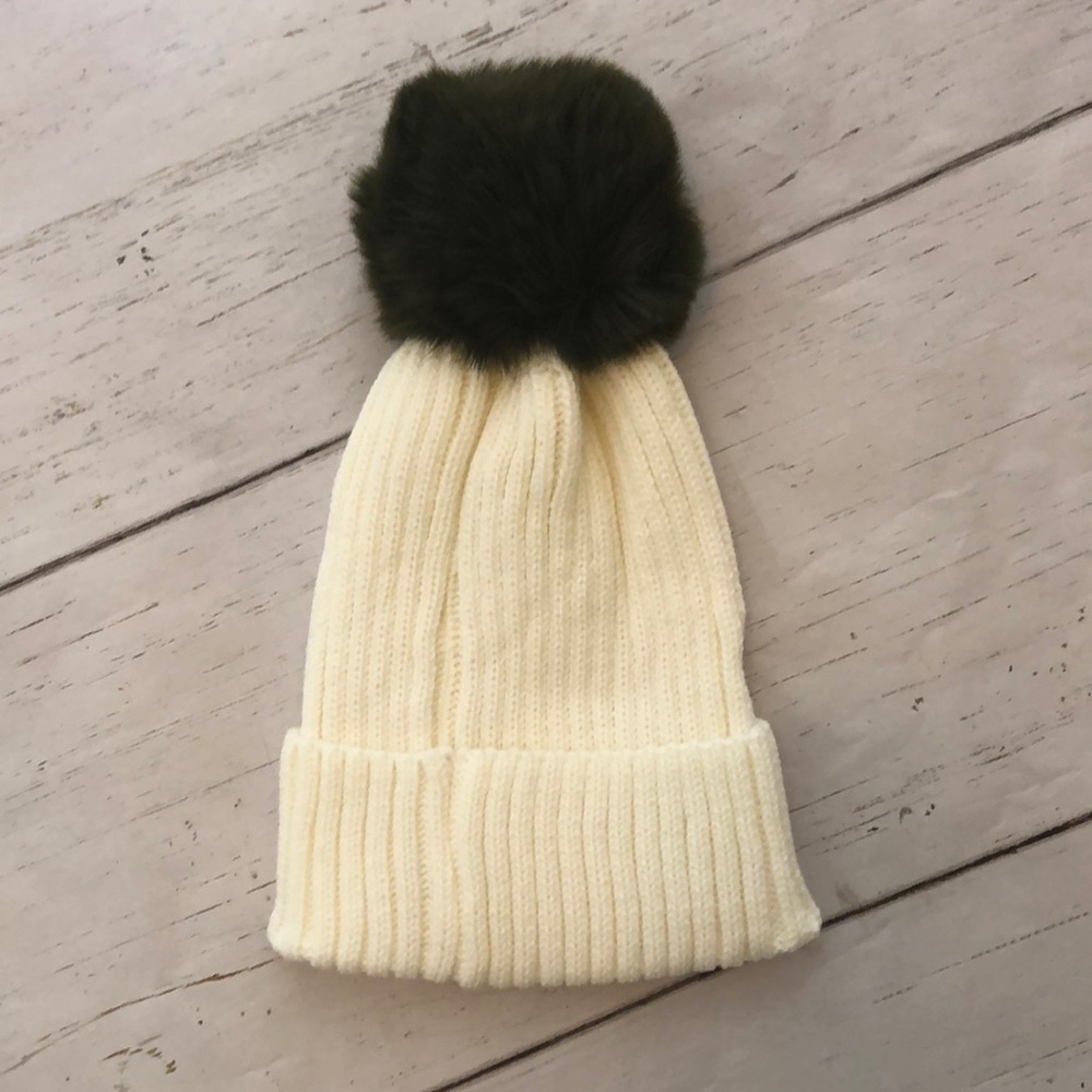 Victoria Leland Knit Stocking Hat- NWT! Ivory with Olive faux fur Pom Pom!